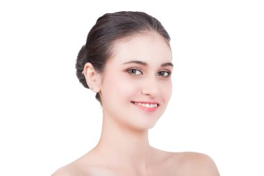 Mutlu kadın beyaz arka planda