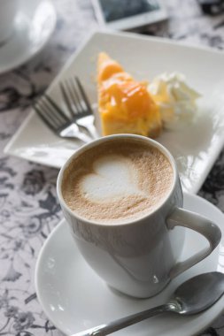 bir fincan kahve kahve dükkanında