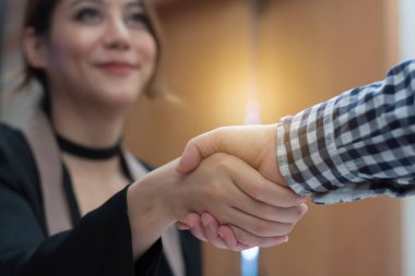 Genç işkadını olun karşılıklı başarı bir işadamı ile 