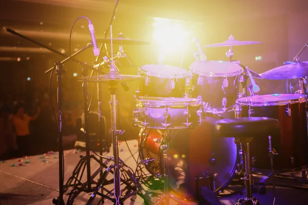 Drum Set Het Podium Het Licht Van Schijnwerpers — Stockfoto