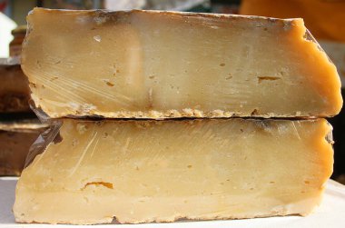 içinde belgili tanımlık çarşı peynir kesti