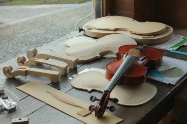 Keman bir laboratuvar imalatı