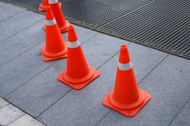 sokakta trafik koni yol işaretleri