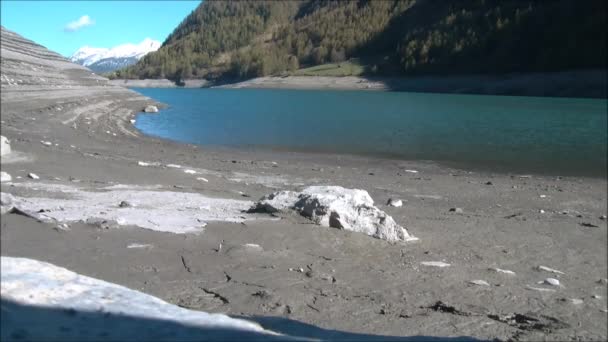 眼前的高山湖 — 图库视频影像