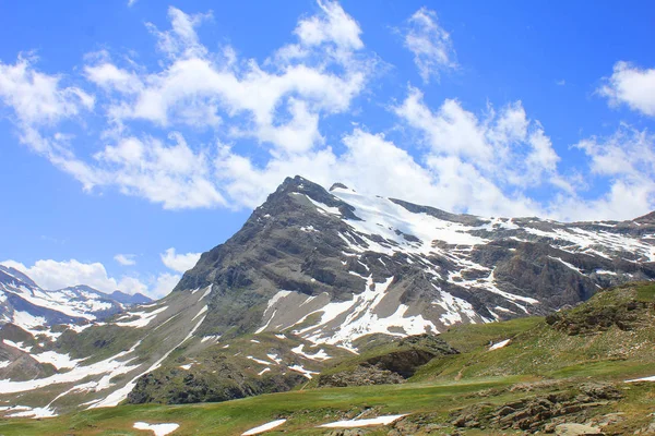 Top van een berg — Stockfoto