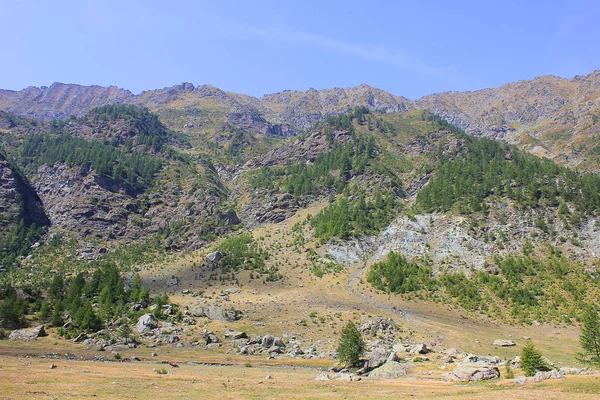 Vista panorâmica de uma gama montesa — Fotografia de Stock