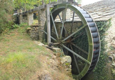 Su değirmeni çarkı