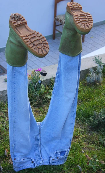 Calças e botas definidas em sentido inverso — Fotografia de Stock