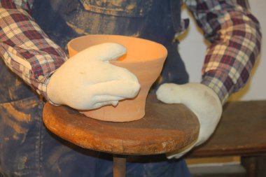 bir vazo yaratan adam