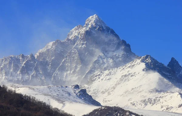 Monviso montanha com neve no inverno — Fotografia de Stock