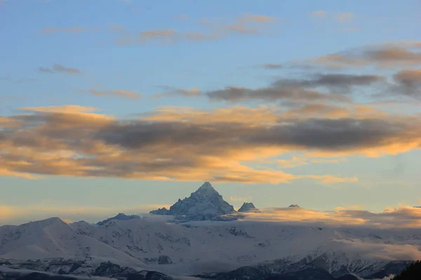 Πανόραμα του βουνού Monviso με χιόνι — Φωτογραφία Αρχείου