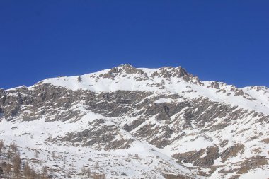 İtalya dağ kar bahar ile