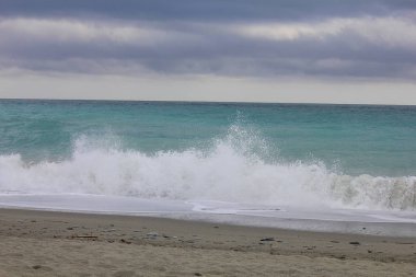 Deniz dalgaları ile bahar