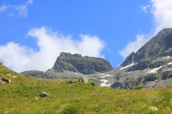 Panorama Con Montañas Prados Italia —  Fotos de Stock