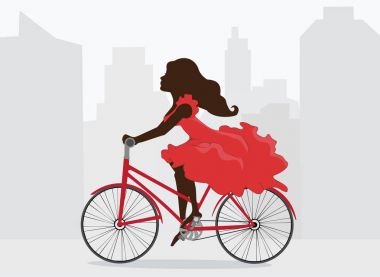 Kırmızı elbiseli kadın şehir arka plan üzerinde bisiklet sürmek.