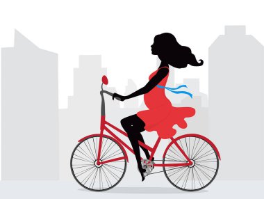 Kırmızı elbiseli hamile kadın şehir arka plan üzerinde bisiklet sürmek.