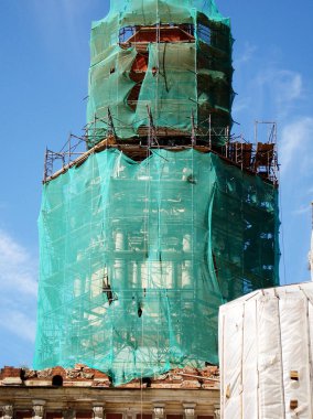 Kurtarma Ortodoks veya Katolik Kilisesi'nin Restorasyon çalışmaları.