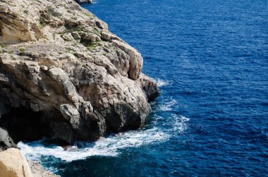 Deniz ve Kayalar Mavi Mağara Malta