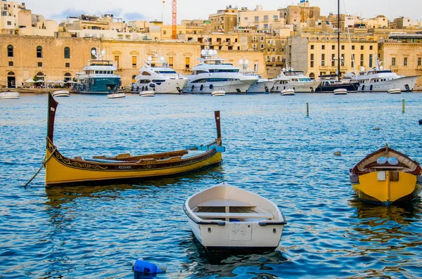 Kolorowe Łodzie Grand Harbour Malta — Zdjęcie stockowe