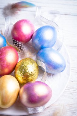 Mutlu Paskalyalar! Paskalya yumurtaları. Paskalya arka plan. Renkli Paskalya yumurtaları