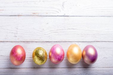 Mutlu Paskalyalar! Paskalya yumurtaları. Paskalya arka plan. Renkli Paskalya yumurtaları