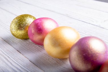 Mutlu Paskalyalar! Paskalya yumurtaları. Paskalya arka plan. Renkli Paskalya yumurtaları