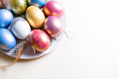 Mutlu Paskalyalar! Paskalya yumurtaları. Paskalya arka plan. Renkli Paskalya yumurtaları