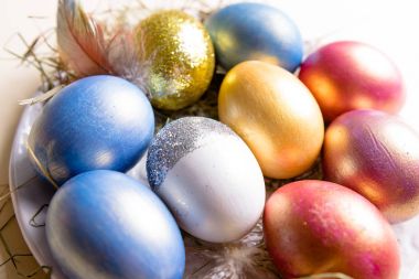 Mutlu Paskalyalar! Paskalya yumurtaları. Paskalya arka plan. Renkli Paskalya yumurtaları