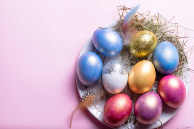 Mutlu Paskalyalar! Paskalya yumurtaları. Paskalya arka plan. Renkli Paskalya yumurtaları