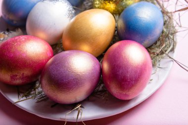 Mutlu Paskalyalar! Paskalya yumurtaları. Paskalya arka plan. Renkli Paskalya yumurtaları