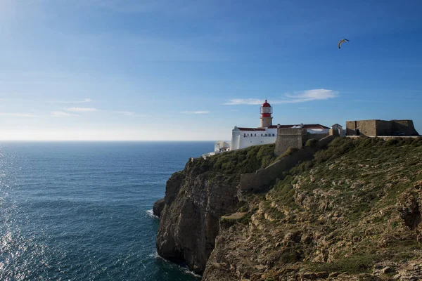 Veduta del Faro del Capo San Vincenzo (Cabo de Sao Vincente) a Sagres, Algarve, Portogallo — Foto Stock