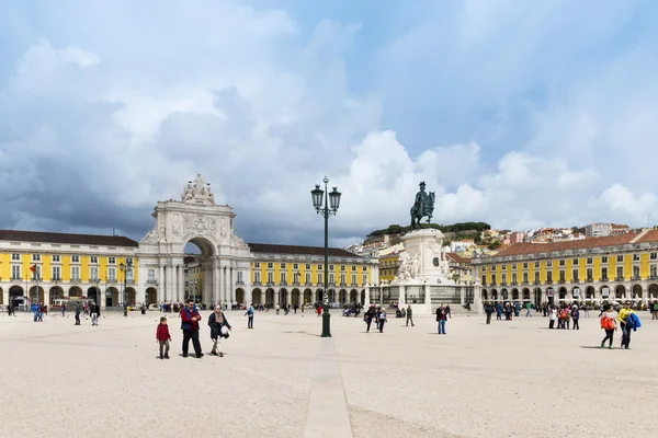 Uitzicht op het plein van de Comercio (Praca do Comercio) in Lissabon, Portugal — Stockfoto