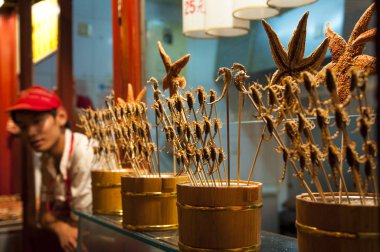 Fried akrepler, denizatı ve gıda gıda durak Pekin'de olarak satılan deniz yıldızı