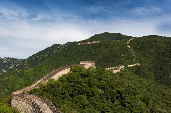 Widok na Wielki Mur Chiny w Mutianyu, Chiny — Zdjęcie stockowe