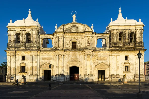 Fachada de la Catedral de León (Catedral de Nuestra Señora de la Gracia) en Nicaragua, Centroamérica —  Fotos de Stock