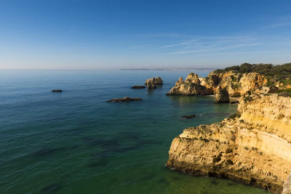 Vista de la pintoresca playa de Ponta Joao D 'Arens en Portimao, Algarve, Portugal — Foto de Stock