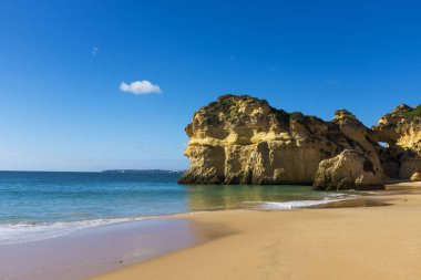 Görünümü doğal Praia DOS Tres Irmaos Alvor, Algarve, Portekiz