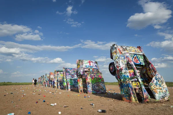 Row of brightly painted Cadillacs in the Cadillac Ranch in Amarillo, Texas, USA. — Stock Photo, Image