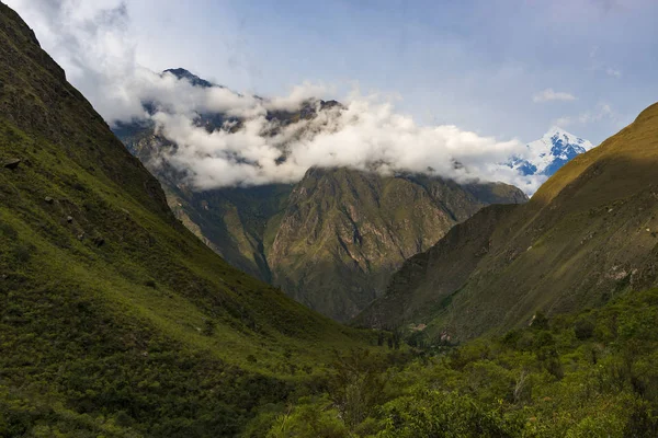 Vista da Cordilheira dos Andes ao longo da trilha Inca no Vale Sagrado, Peru — Fotografia de Stock