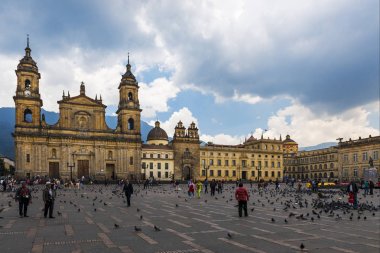 Başpiskoposluk Katedrali Bogota de Bogota, Kolombiya şehir arka planda Bolivar kare görünümü