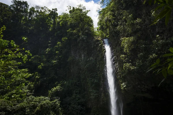 Veduta della Cascata della Fortuna in Costa Rica . — Foto Stock