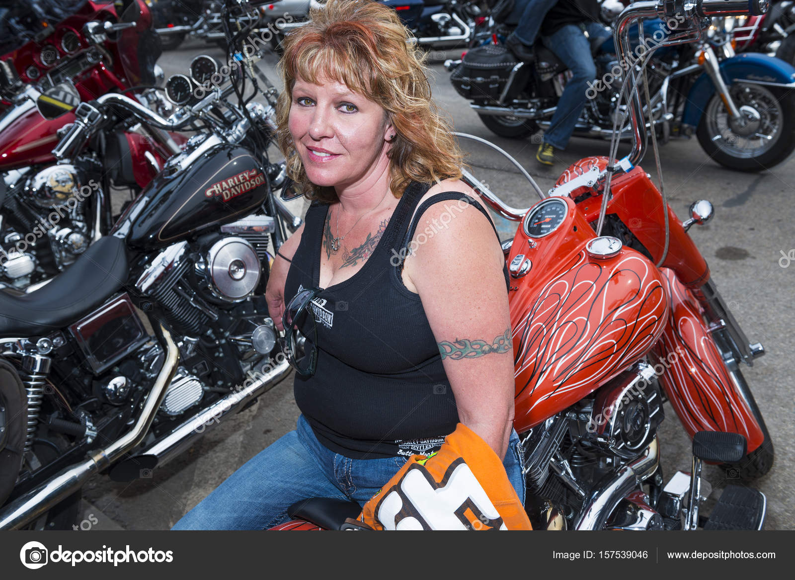Woman Rider sitting on her bike in the city of Sturgis, in South Dakota,  USA, during the annual Sturgis Motorcycle Rally – Stock Editorial Photo ©  tiagofernandez #157539046