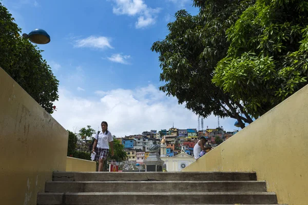 Vista da colina de Santa Ana (Cerro Santa Ana) na cidade de Guayaquil, no Equador — Fotografia de Stock