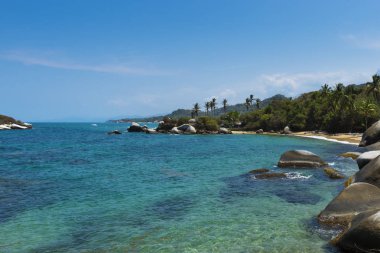Güzel bir plaj içinde Tayrona Milli Park (Parque Nacional Tayrona) Kolombiya Karayip kıyılarında