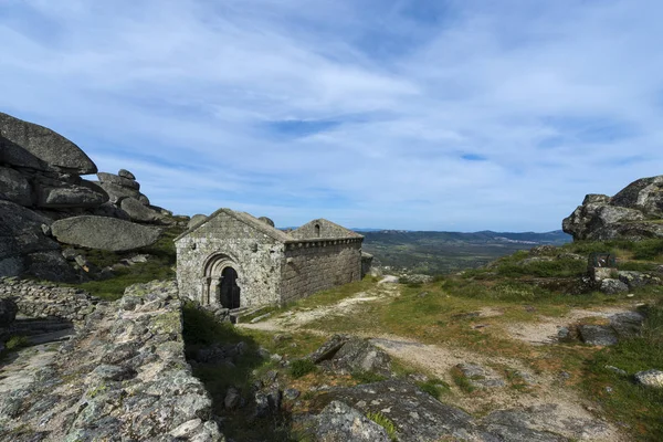 Sao Miguel (Capela de Sao Miguel) Monsanto ortaçağ köyü sınırı Romanik Şapeli — Stok fotoğraf