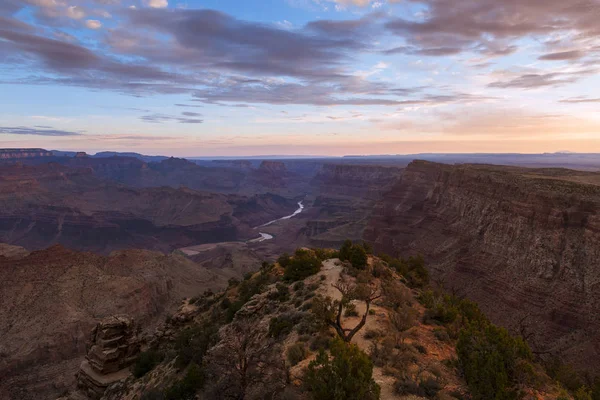 Grand Canyon e il fiume Colorado all'alba dal Desert View in Arizona; USA — Foto Stock