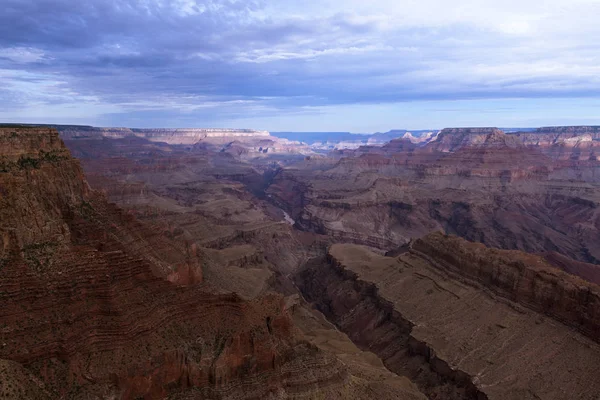 Grand Canyon e il fiume Colorado all'alba dal Desert View in Arizona; USA — Foto Stock