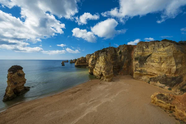 La hermosa playa doña Ana (Praia de doña Ana) en Lagos — Foto de Stock