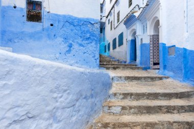 Mavi binalar, Fas Chefchaouen dağ town dar bir sokakta detay