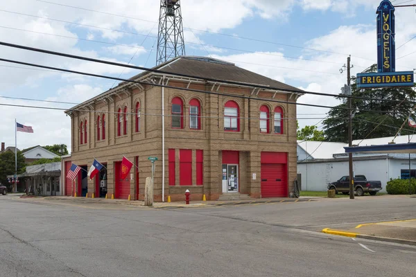 La estación de bomberos en el centro de la ciudad de Lockhart en Texas, EE.UU. — Foto de Stock
